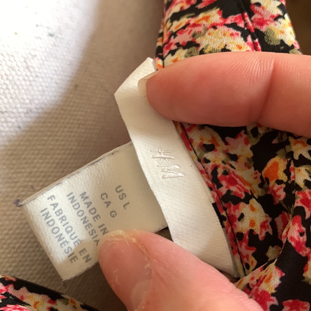 H&M Floral Button-Down Blouse - Picture 6 of 6
